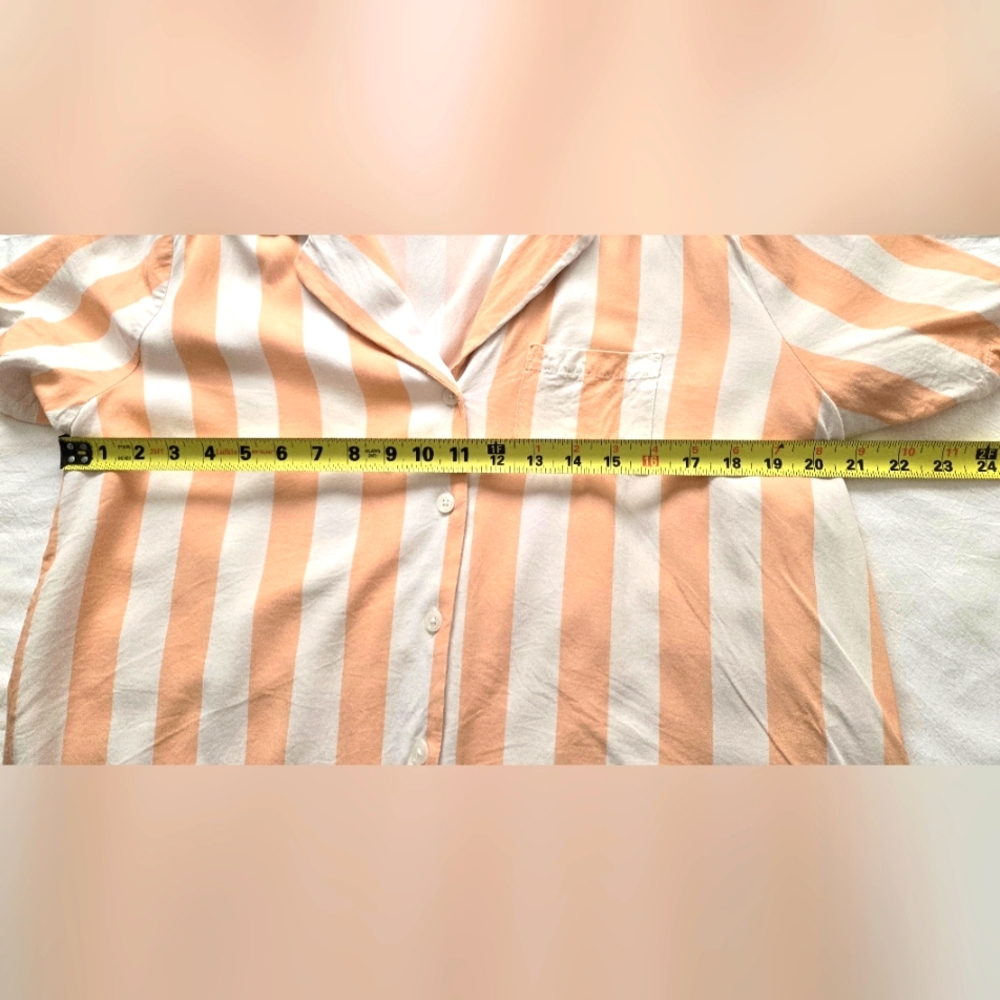 Peach and White Striped Short Pajama Set Size Medium - Picture 13 of 17